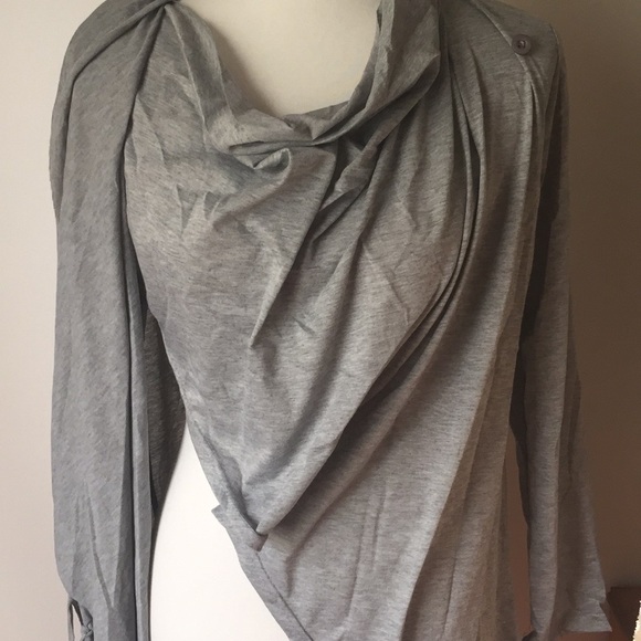 ❗️1 Left ❗️Women’s tassle knit poncho sweatshirt - Picture 5 of 7